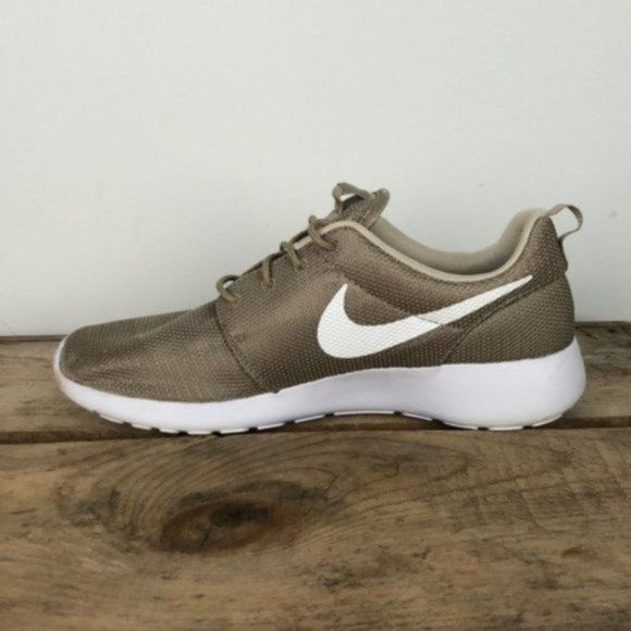 NIKE Roshe gold running sneaker women’s size 9.5 - Picture 7 of 10